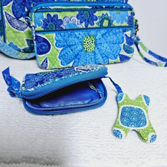 Vera Bradley 3 pc set tote , wallet & earbud case retired - Picture 10 of 11